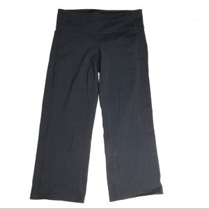 Athleta Kickbooty 2 Crop Capri Yoga Pants